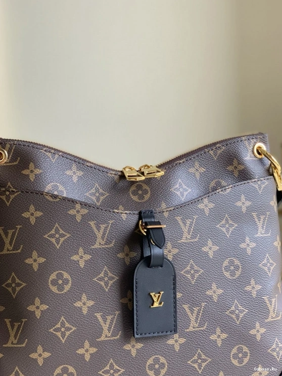 LOUIS VUITTON MM ODÉON 0102